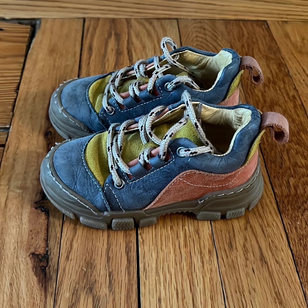 Dulis colorblock sneaks!
